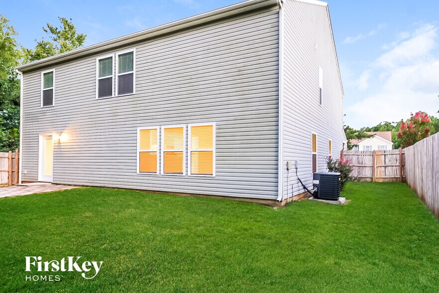 Building Photo - 1323 Perga Ct