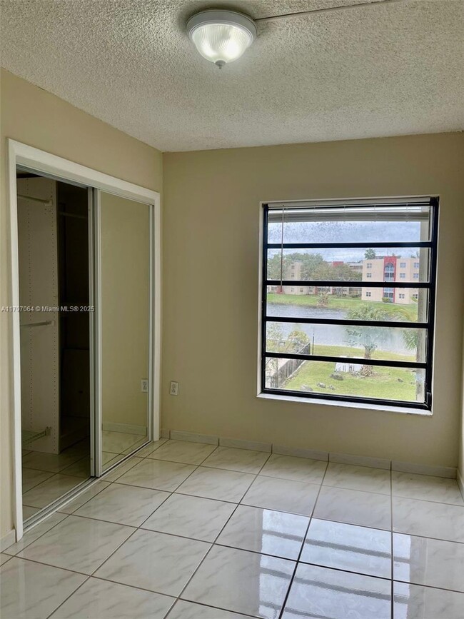 Building Photo - 1350 SW 122nd Ave