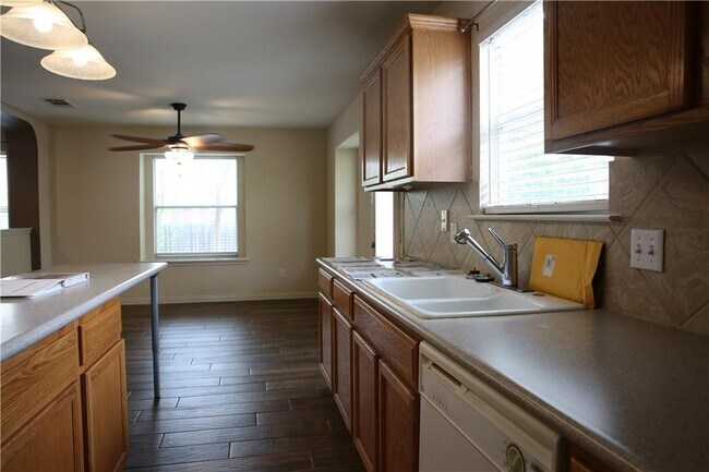 Building Photo - 525 Grey Feather Ct