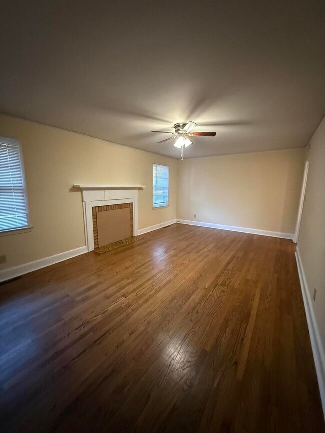 Building Photo - 119 Woodside Rd