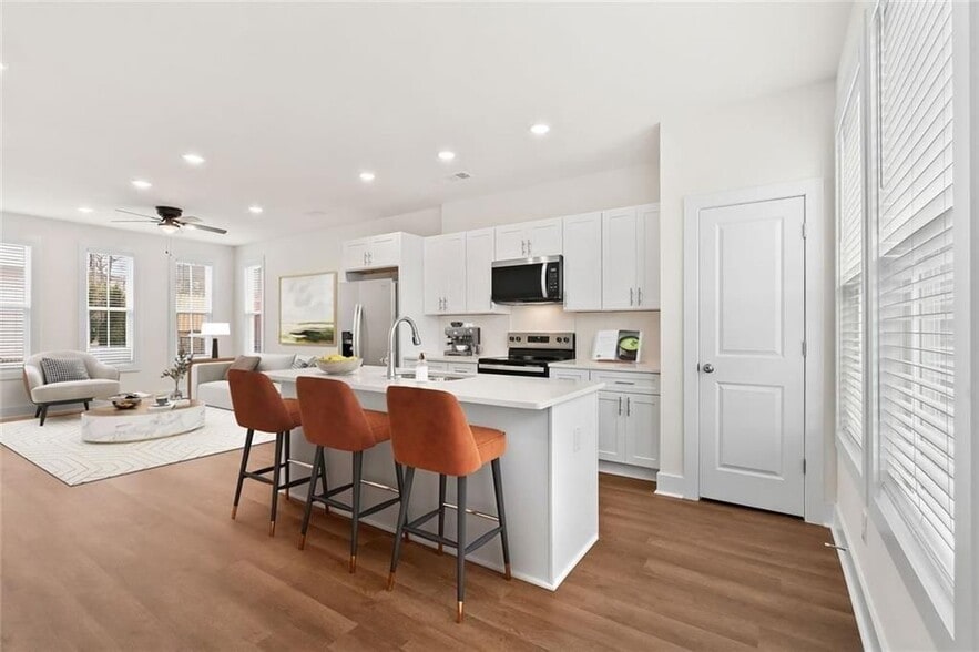 Building Photo - 195 W Lake Ave NW