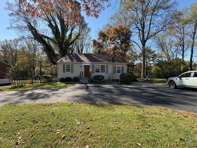 Primary Photo - Move in special! First month rent is half off with approved application! 6 month lease option!