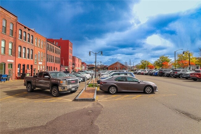 Building Photo - 64 E Market St