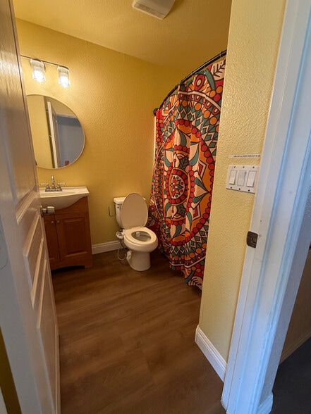 Full Bathroom 2 - 1860 E 12th St