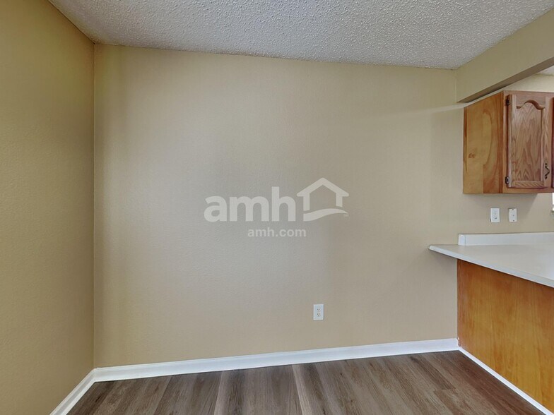 Building Photo - 1721 Blue Lake Dr