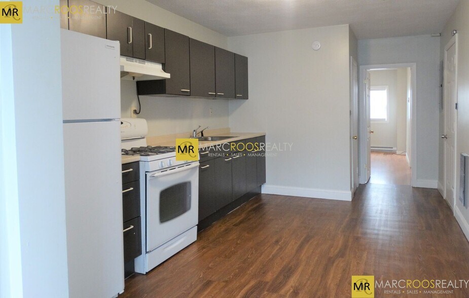 Primary Photo - 161 Bennington St
