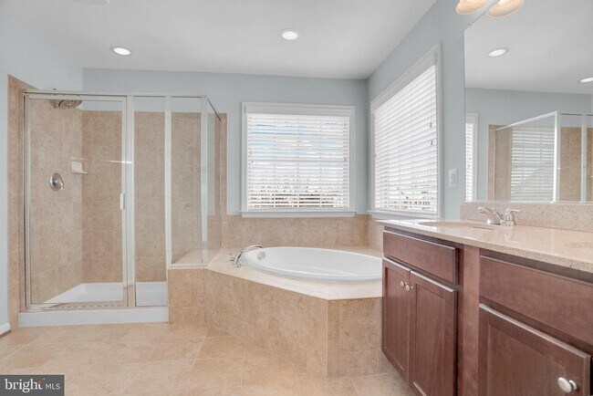 Building Photo - 42598 Chisholm Dr