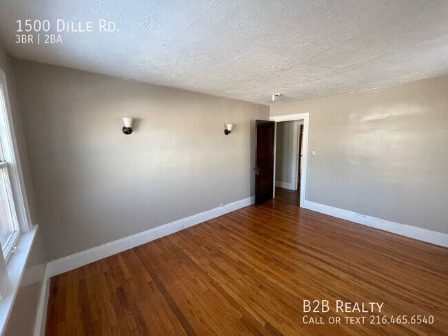 Building Photo - Beautiful and Newly Renovated Single Famil...