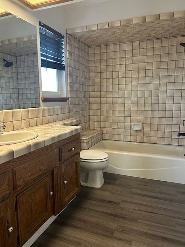 Building Photo - 9400 Hemingway Pl