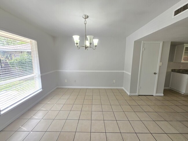 Building Photo - 433 Clearfield Dr