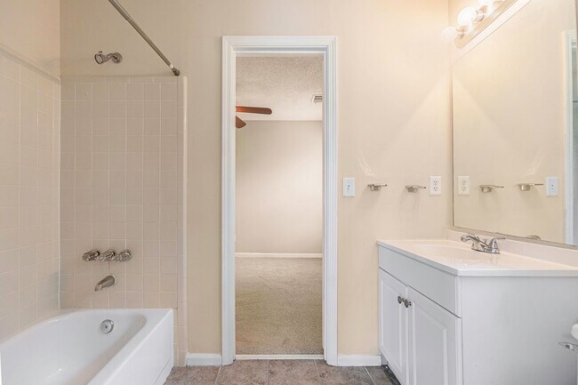 Building Photo - 6592 Anson Ct