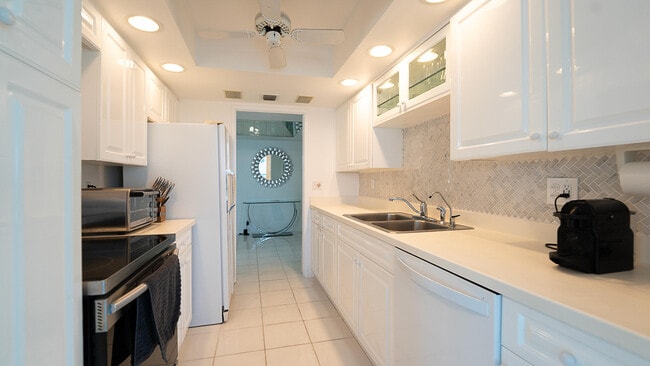 Building Photo - 5540 N Ocean Dr