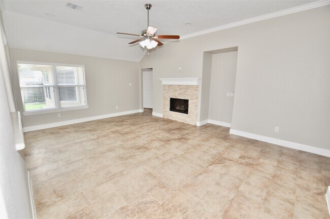 Building Photo - 26983 Crown Haven Dr