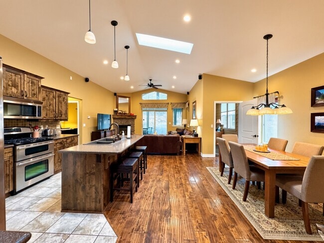 Building Photo - 153 Oakmont Lp