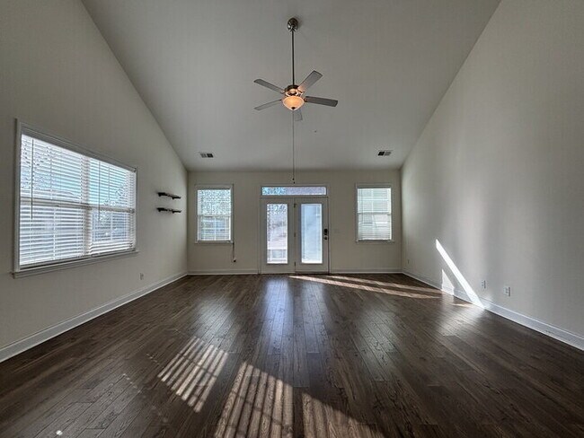 Building Photo - 608 Ravensridge Ln