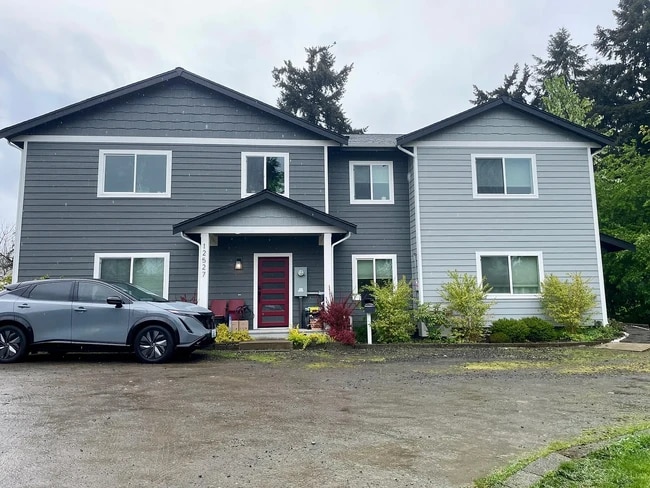 Building Photo - 12527 14th Ave S