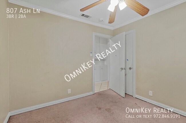 Building Photo - 807 Ash Ln