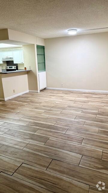 Building Photo - 1520 SE Royal Green Cir