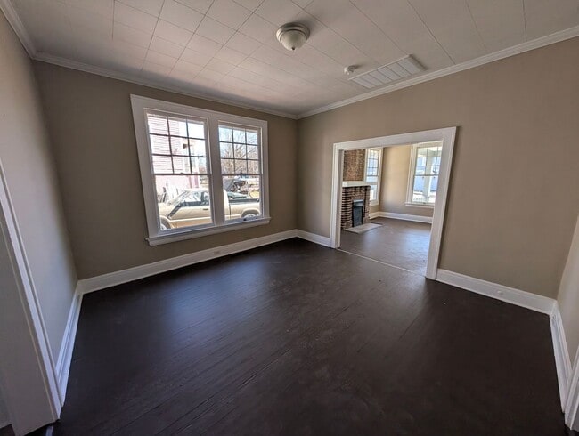 Building Photo - Spacious 3/4 Bedroom