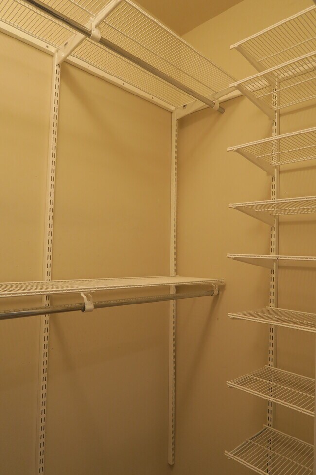 Building Photo - 315 King Farm Blvd