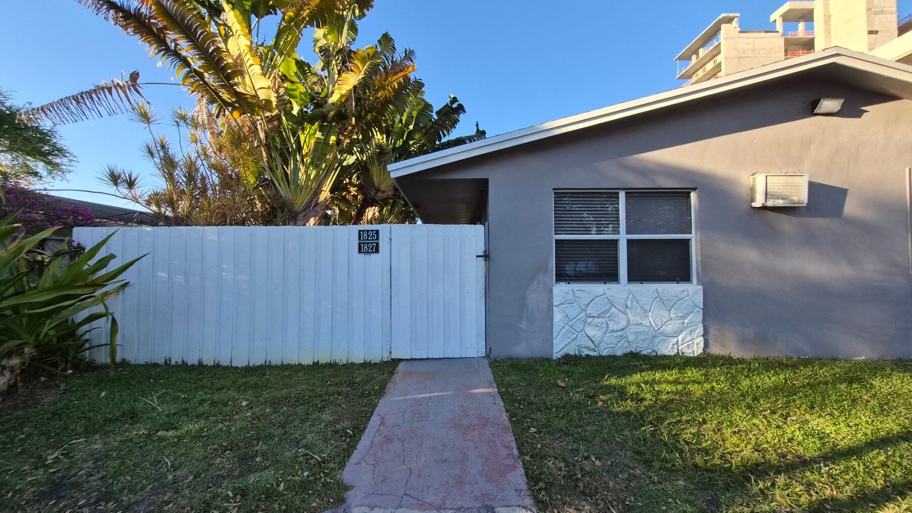 Building Photo - 1825 Scott St