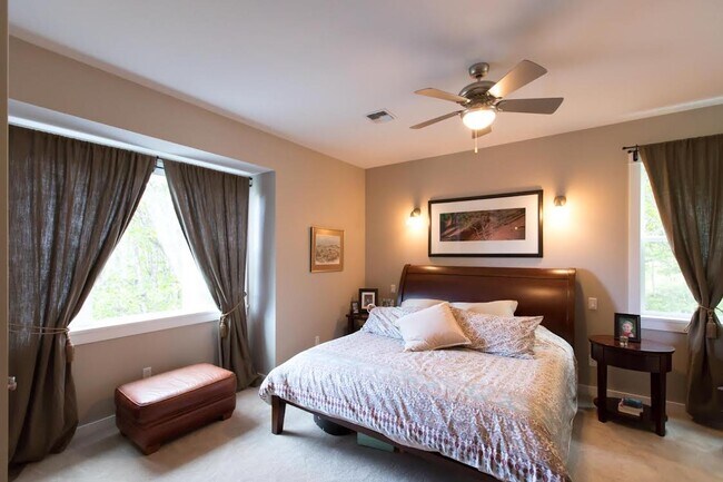 Master bedroom - 737 Cherryview Ln