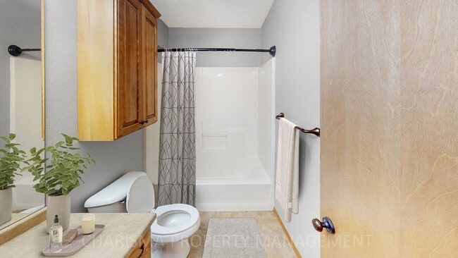 Building Photo - 3 BD, 2.5 BA TOWNHOME, DOUBLE ATTACHED GARAGE, PET FRIENDLY, WALK OUT DECK, LOTS OF SPACE!