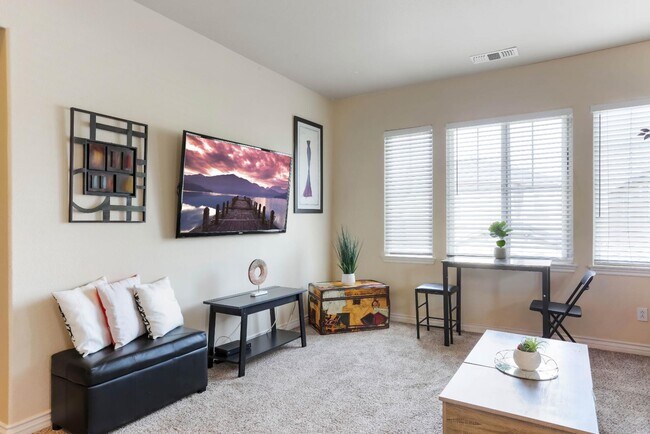 Building Photo - 3170 Levante St