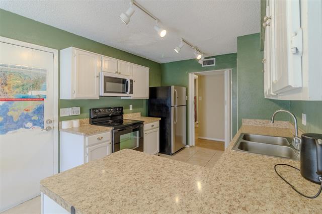 Building Photo - 2614 St George Dr