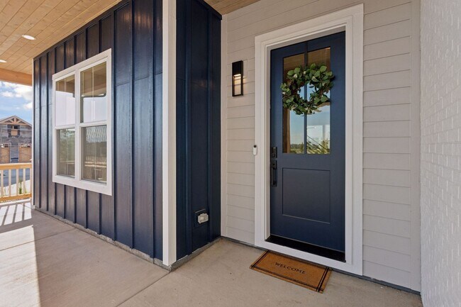 Building Photo - New Berthoud Home with Modern Comfort | $1000 Deposit with Approved Credit and Two Weeks FREE!