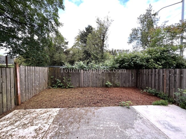 Building Photo - Bright, Spacious 3BR Home Near MAX – A/C, ...
