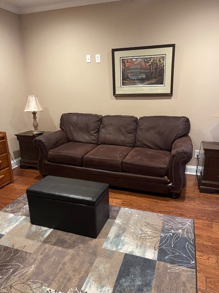 Building Photo - 231 Parkview Dr