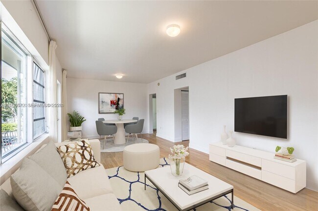 Building Photo - 1130 Venetian Way