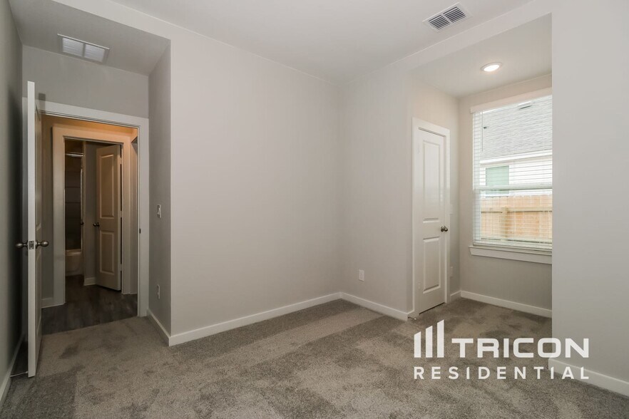 Building Photo - 605 Raglands Rd