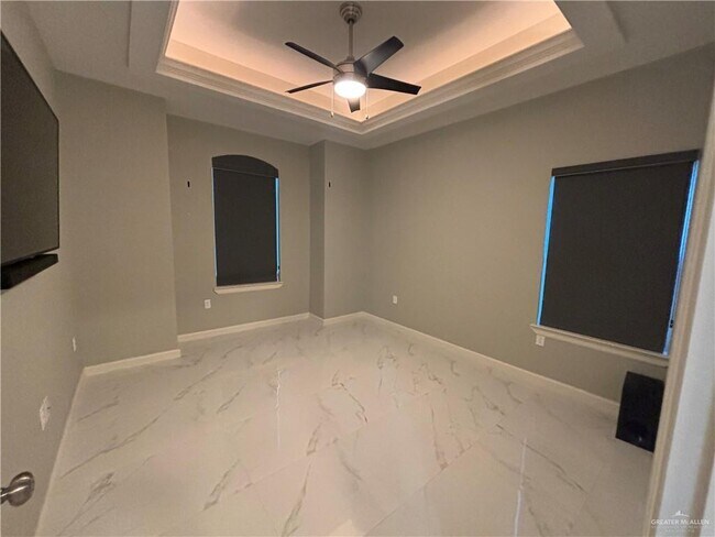 Building Photo - 2601 Tulipan Ave