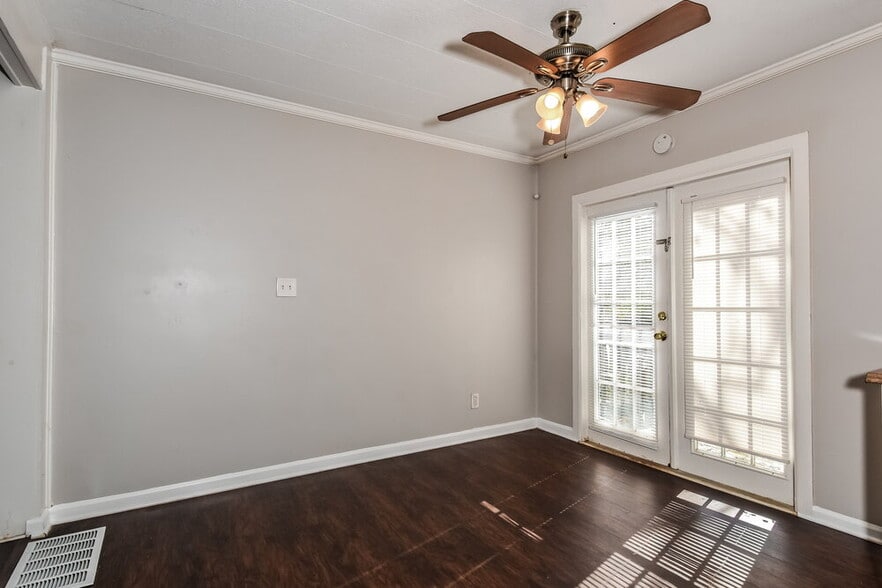 Building Photo - 1165 Wisteria Dr SW