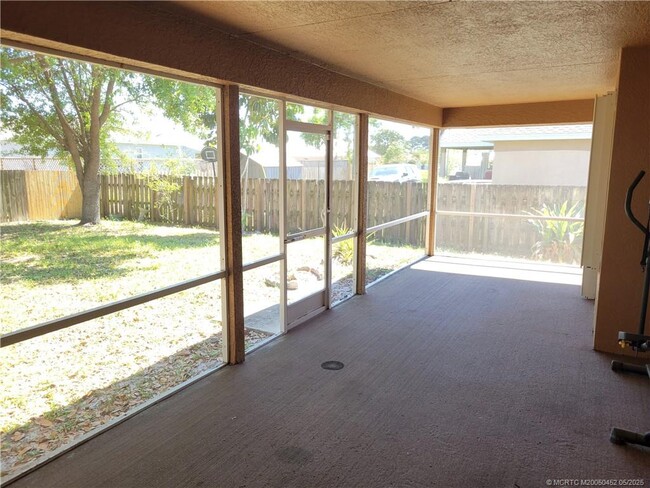 Building Photo - 1957 SE Sandia Dr