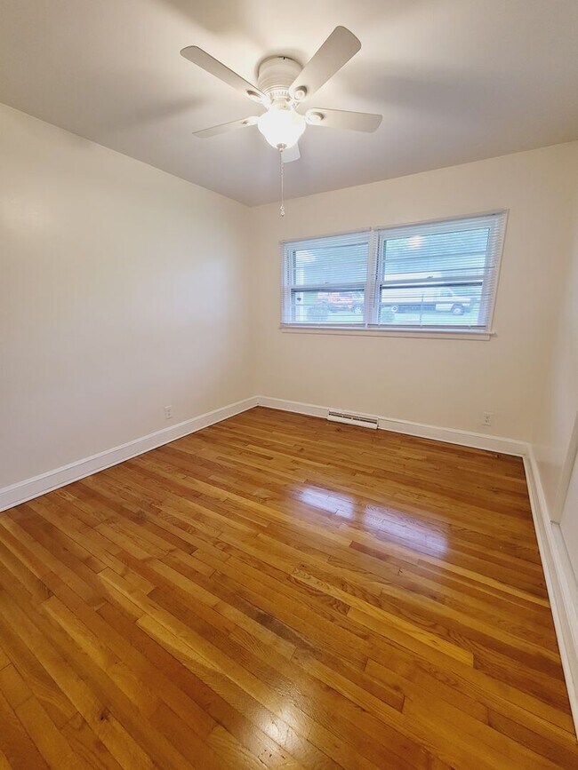 Building Photo - Newly Renovated Brick Ranch with a Basement!
