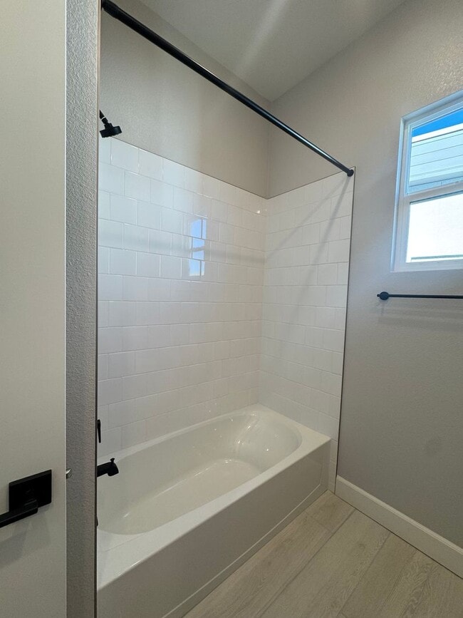 Building Photo - 1521 Golf Club Dr