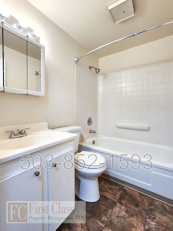 Building Photo - 3618 SW Beaverton Hillsdale Hwy