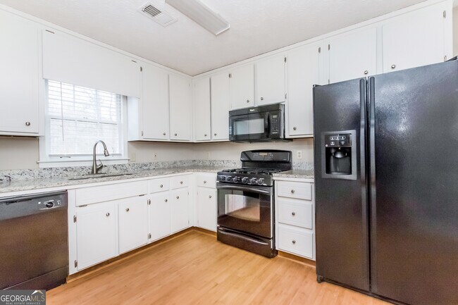 Building Photo - 150 Cedar Creek Ct