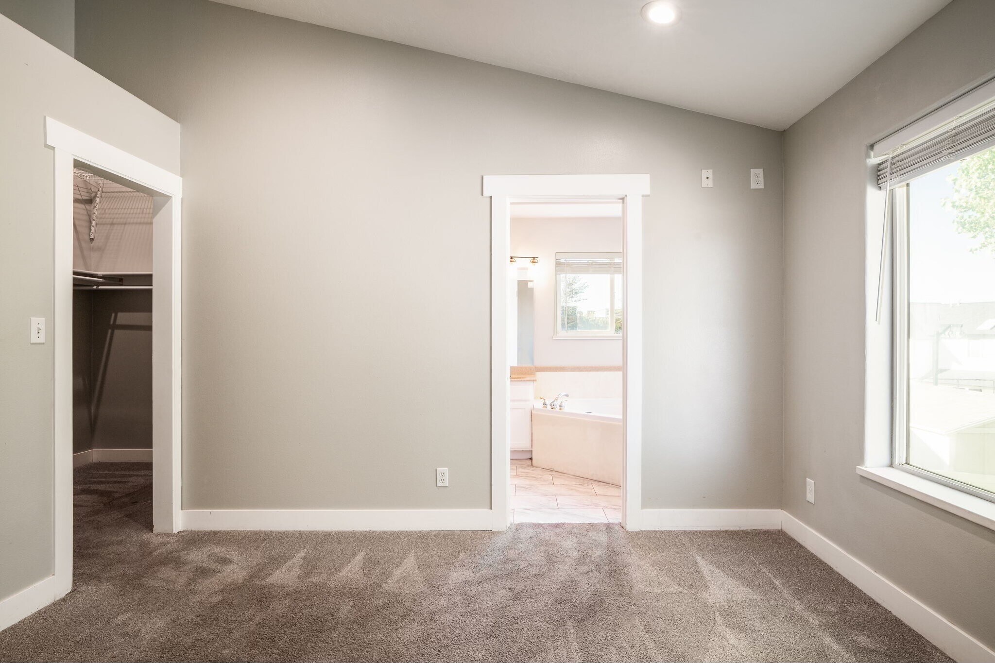 Master bedroom - 694 S Slate Canyon Dr