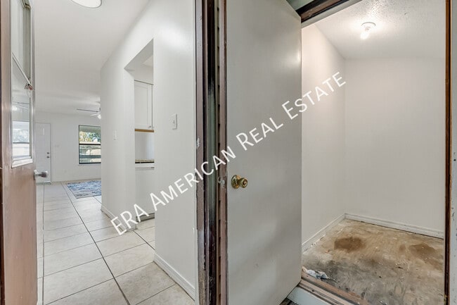 Building Photo - 508 Landview Dr