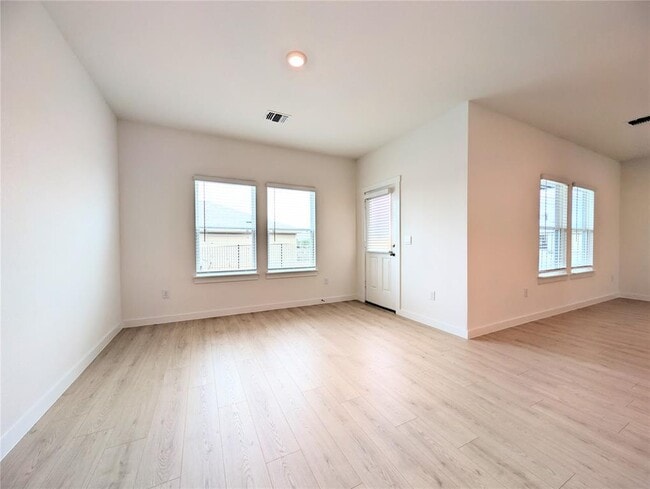 Building Photo - 9400 Oxbow Strap Dr