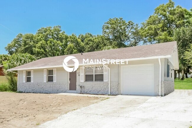 Building Photo - 3 Bedroom Pet-Friendly Home in APOPKA, FL with Main Street Renewal