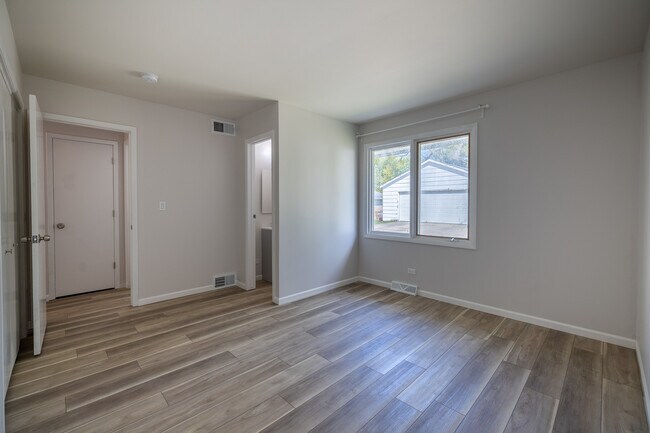 Building Photo - 4231 Belle Aire Ln