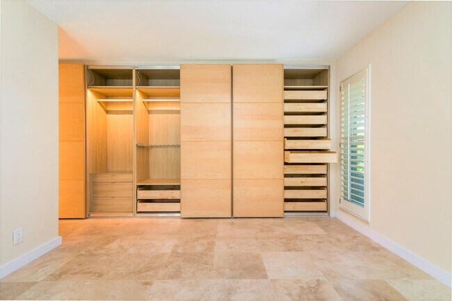 Building Photo - Northeast 16th Street, Fort Lauderdale, FL 33304 - 3 BR 3 BA single-family home