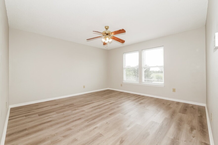 Building Photo - 8446 Abbey Dell Dr