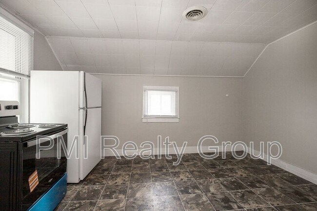 Building Photo - 3295 W 46th St