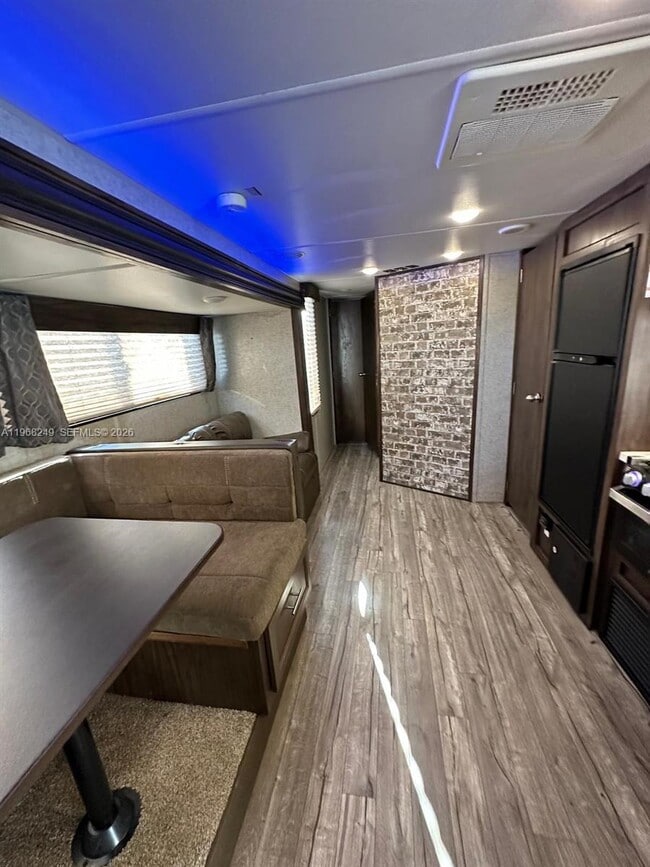 Building Photo - 3211 SW 47th Ave